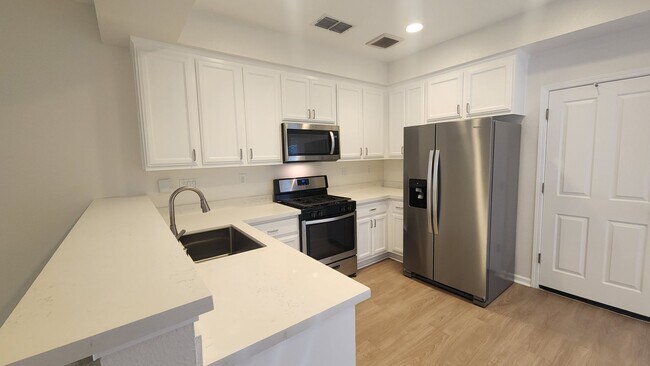 Building Photo - 840 Bronze Ln