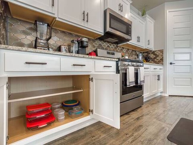 Building Photo - Beautiful East side House 3 Bed