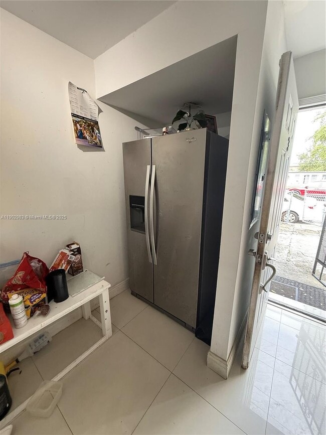 Building Photo - 603 SW 11th Ave