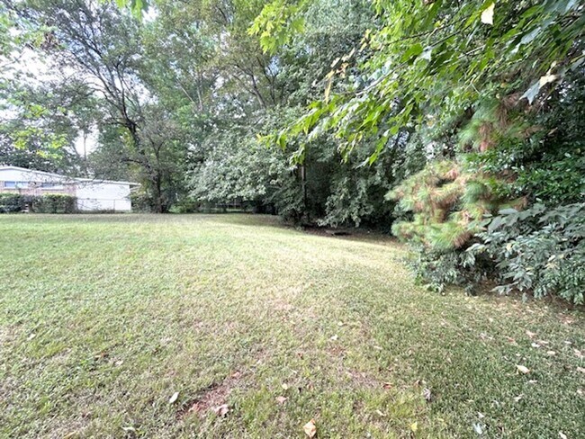 Building Photo - $500 Move In Special-or-$100 off monthly r...