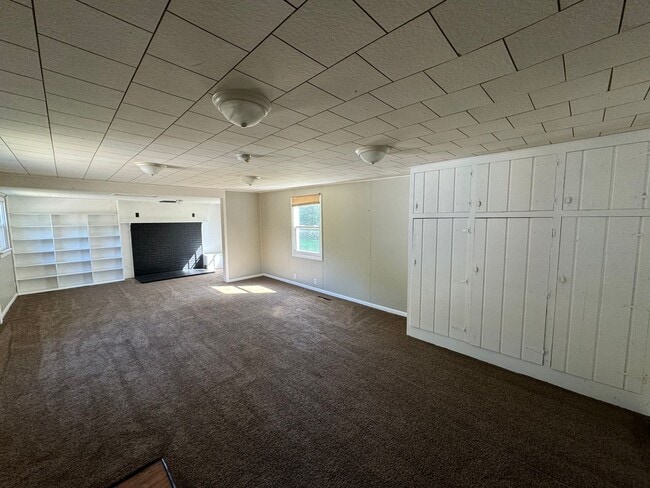 Building Photo - Spacious 3-Bedroom, 1-Bathroom Home with Pole Building – $1,525/Month