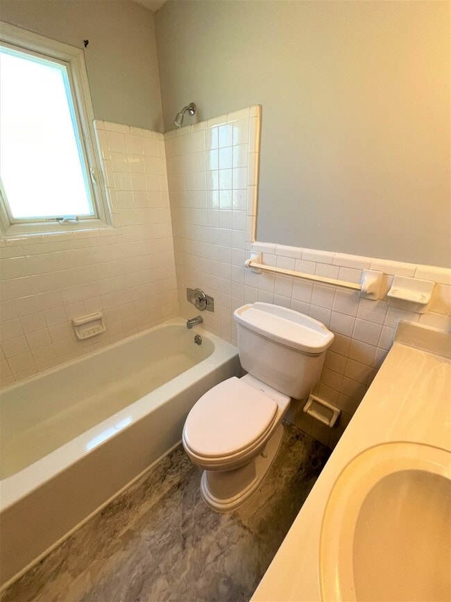 Building Photo - Charming 3 Bed/2 Bath Brick Ranch Home in ...