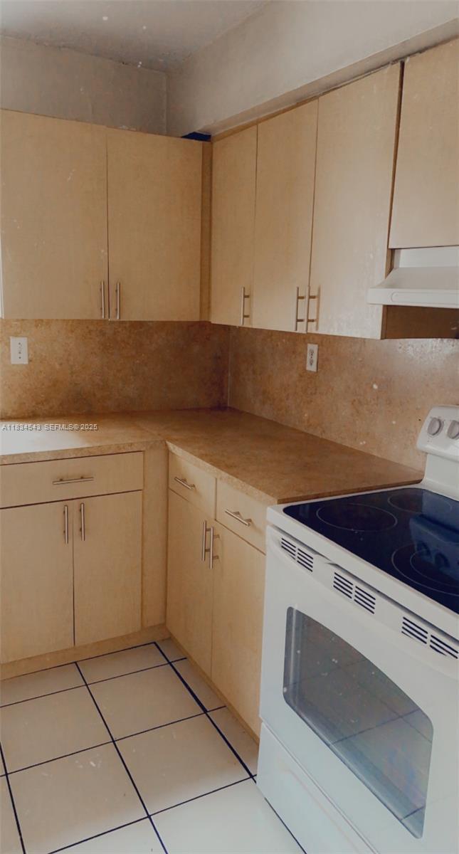 Building Photo - 10901 N Kendall Dr