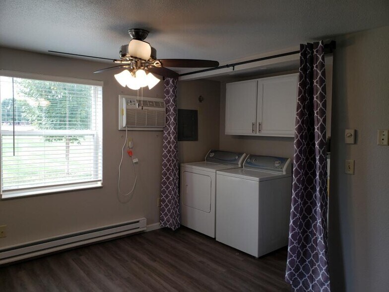 Building Photo - 1135 W South Park Ave