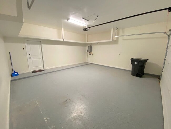 Building Photo - East El Paso 4 bed/ 2.5 Bath Refrig A/C