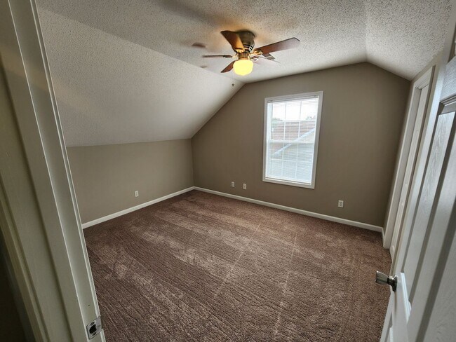 Building Photo - 4048 New Grange Cir