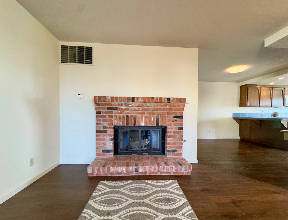 Building Photo - 2221 Pinehurst Way