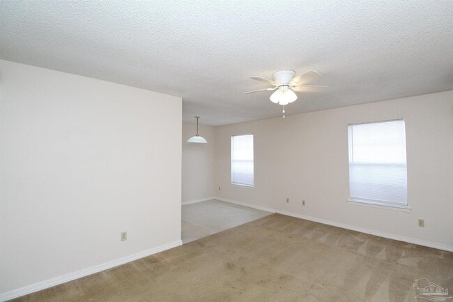 Building Photo - 8110 Stonebrook Dr