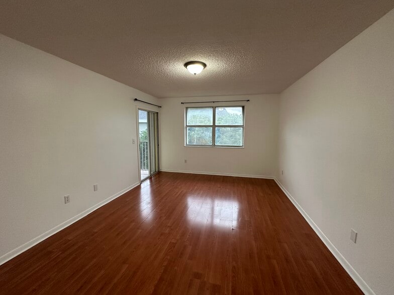 Building Photo - 2506 SE 19th Pl