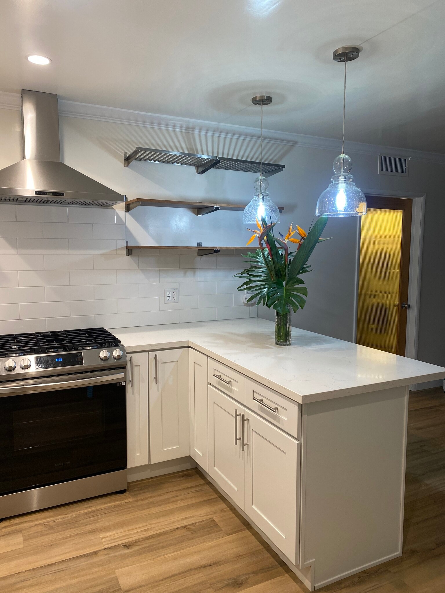 Kitchen - 241 S Barrington Ave