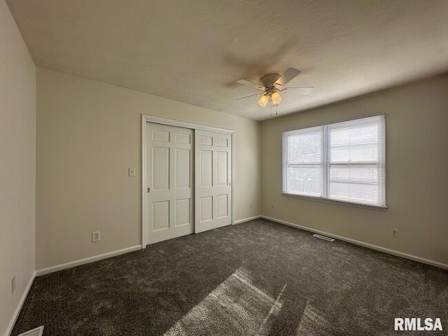 Building Photo - 2403 Lynnhaven Dr