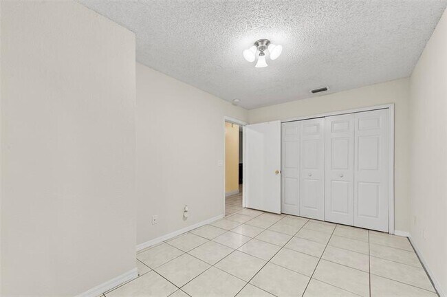 Building Photo - 11424 SW 17th Ct