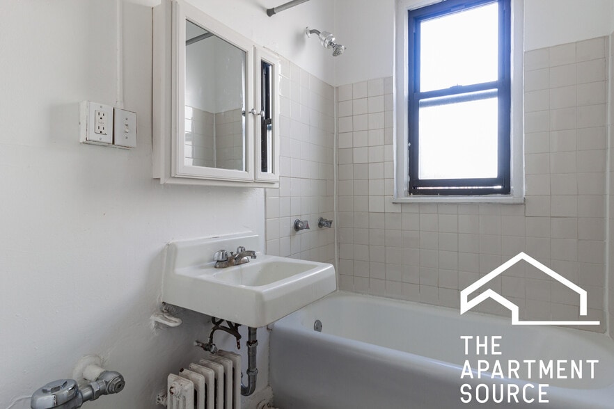 Building Photo - 3835 N Fremont St