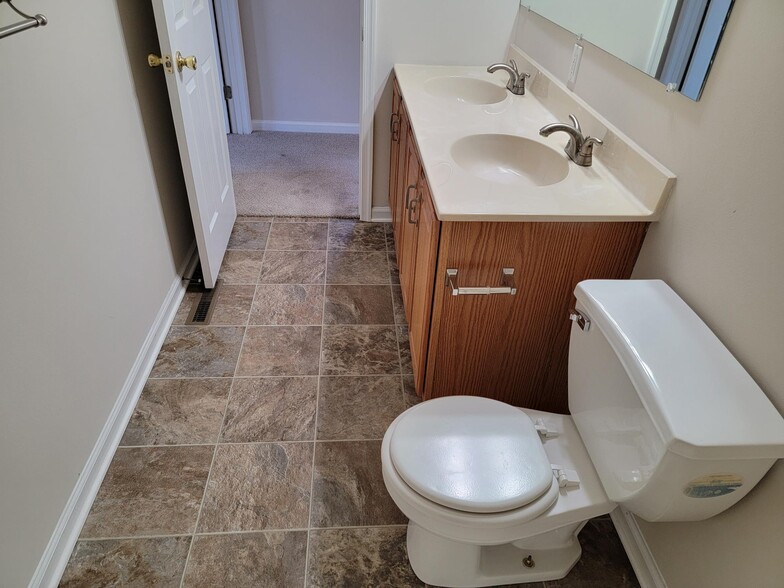 Building Photo - 673 Rockwood Dr