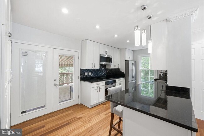 Building Photo - 8562 Tyrolean Way