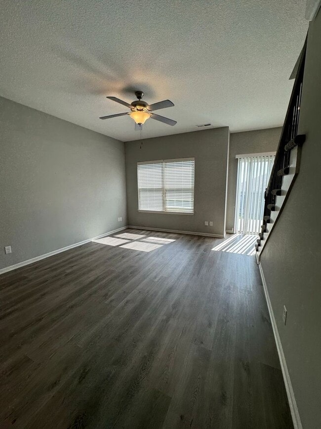 Building Photo - Beautiful 2/2.5 Duplex in Blue Springs!