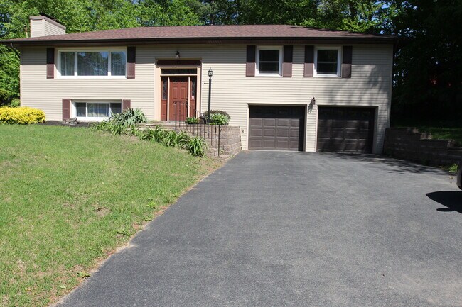 Building Photo - 73 Birchwood Ln