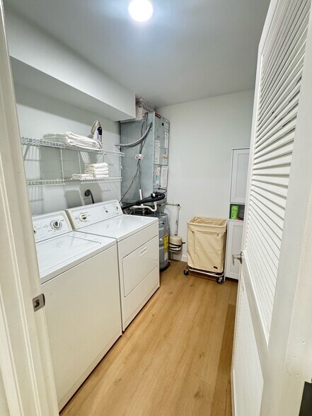 Building Photo - 529 Mardel Dr