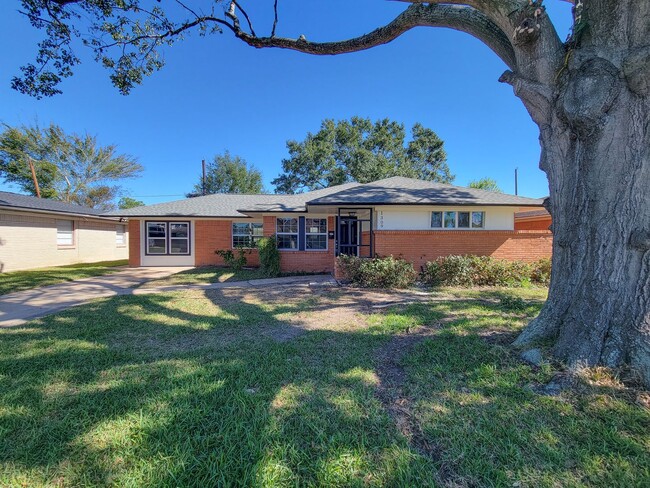 Building Photo - BEAUTIFUL REMODELED BRICK 4 BEDROOCK 2 BAT...