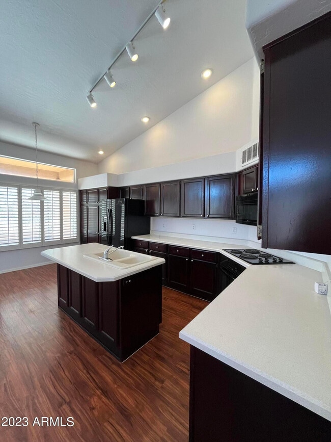 Building Photo - 1301 E Briarwood Terrace