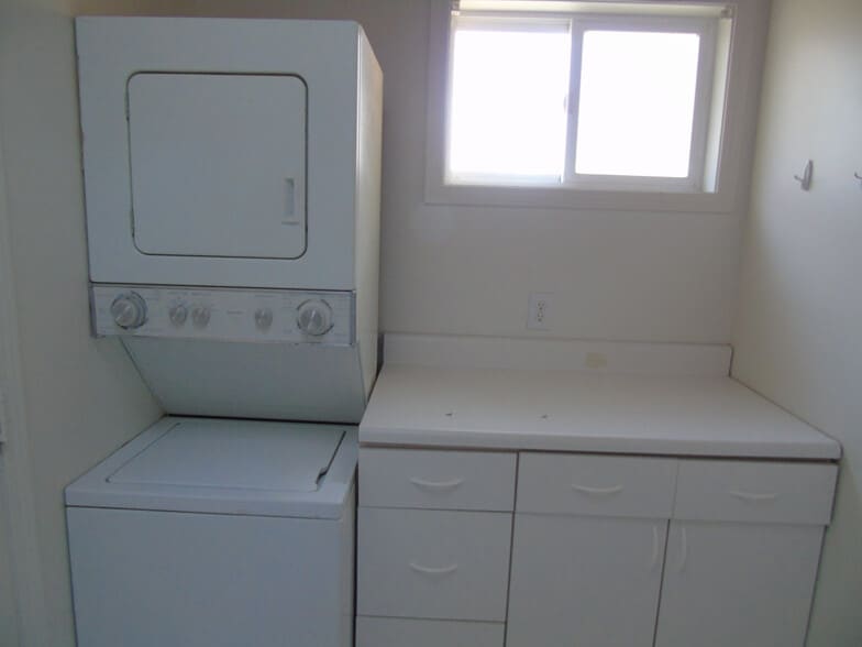 Laundry area in bathroom - 1708 Sapphire Trl