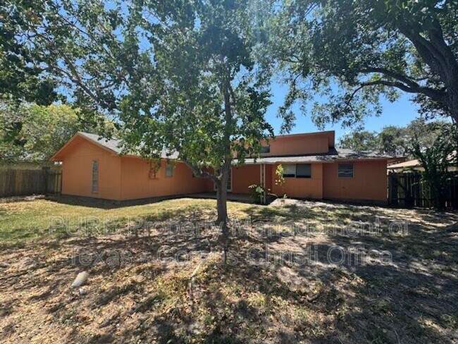 Building Photo - 4622 Newbury Ln