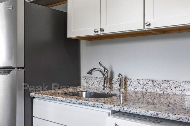 Building Photo - 1618 Maury St