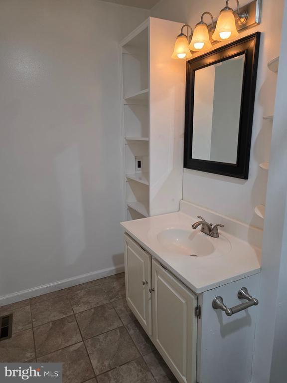 Building Photo - 412 3rd St