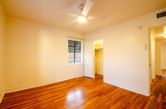 Building Photo - Iconic Sam Hughes Bungalow! Steps away from University of Arizona Main Campus!