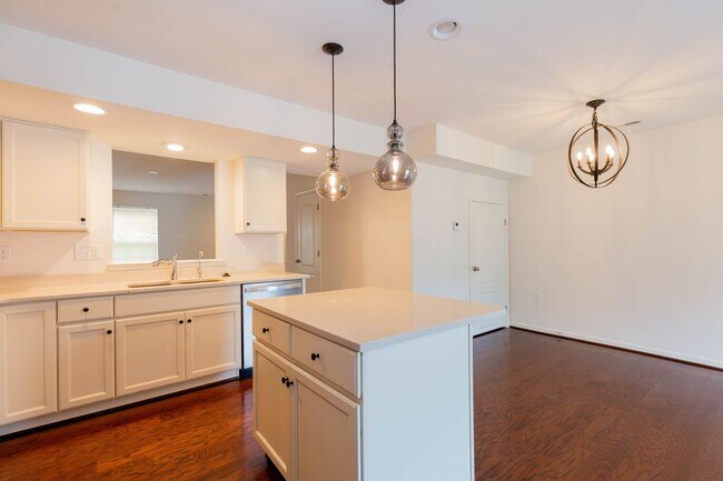 Building Photo - 3 Bed, 2.5 Bath, Townhome in Ranson, WV