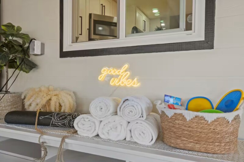 Building Photo - 6099 Scripps St