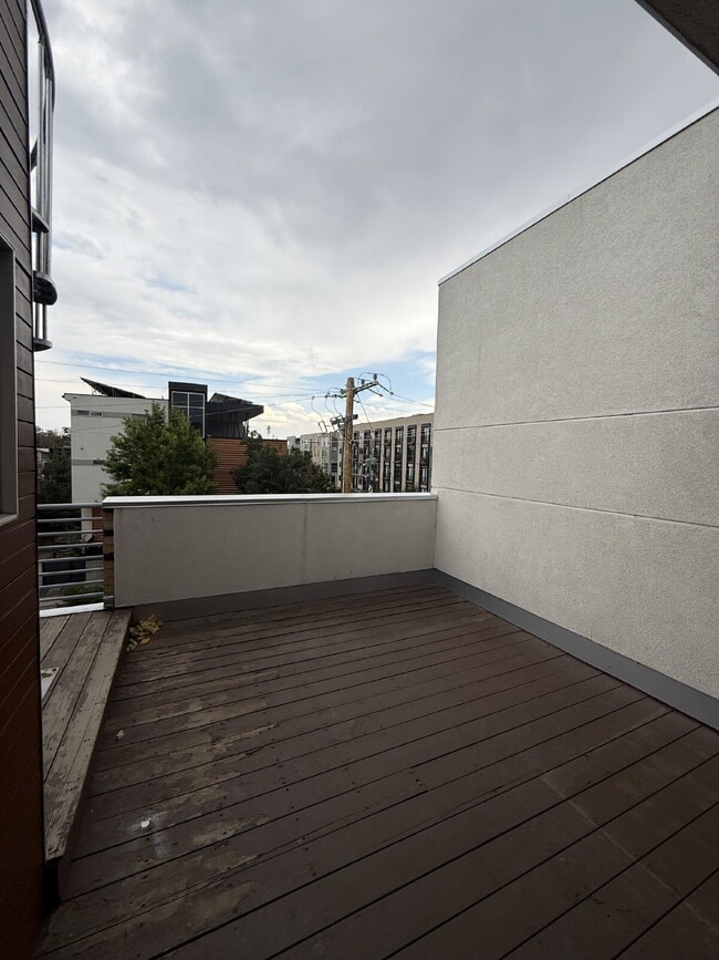 Building Photo - "Spacious 3-Bedroom Townhouse Retreat in Vibrant Denver with 2.5 Baths – 2047 Sq Ft of Modern Liv...