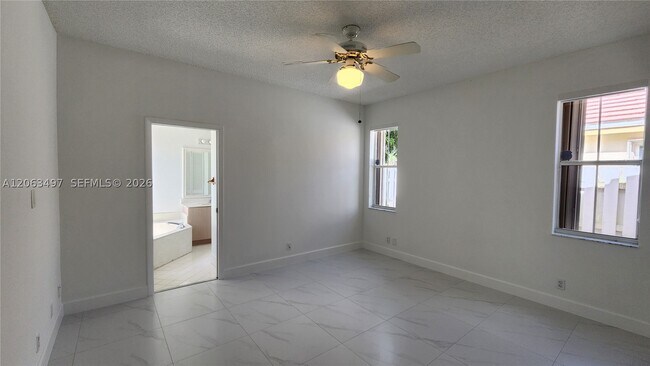 Building Photo - 924 Falling Water Rd