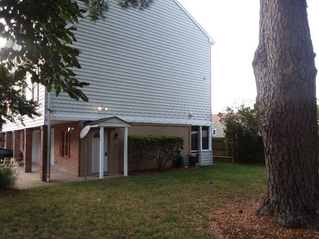 Building Photo - 8550 Tidewater Dr