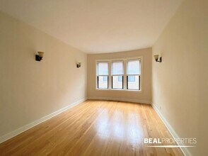 Building Photo - 1 bedroom in CHICAGO IL 60613