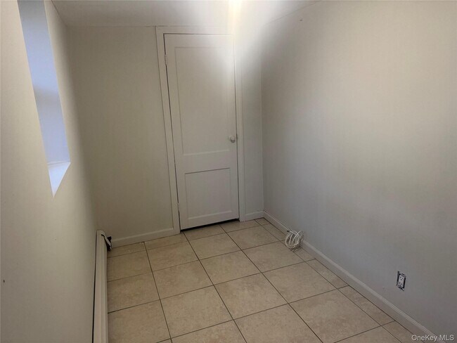 Building Photo - 411 W Walnut St