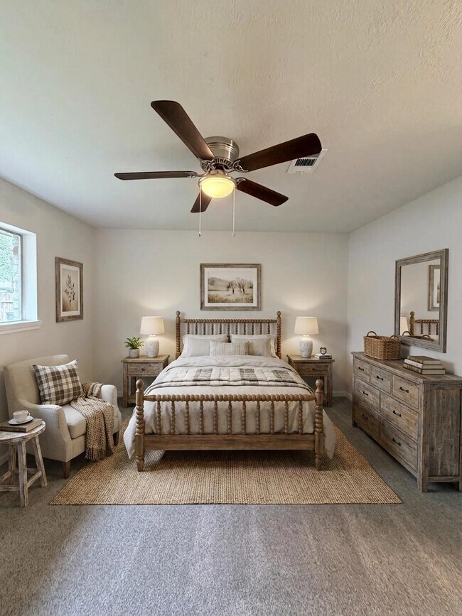 Building Photo - 2102 Lake Creek Dr