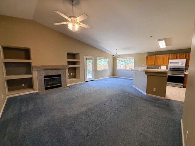 Building Photo - beautiful carson home with amazing yard an...
