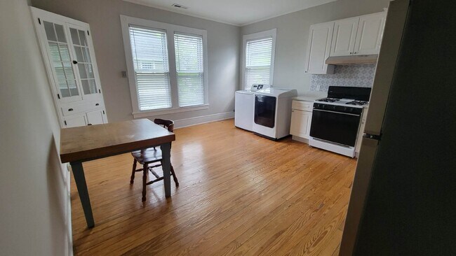 Building Photo - 511 Cleveland St