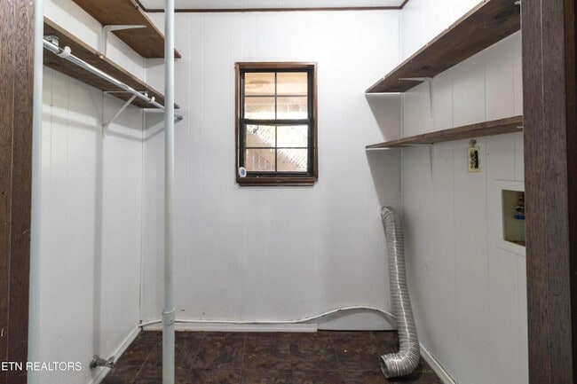 Building Photo - 1817 Sedgewick Dr