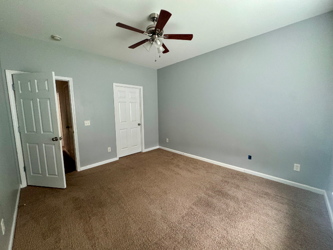 Building Photo - 168 Willow Point Cir