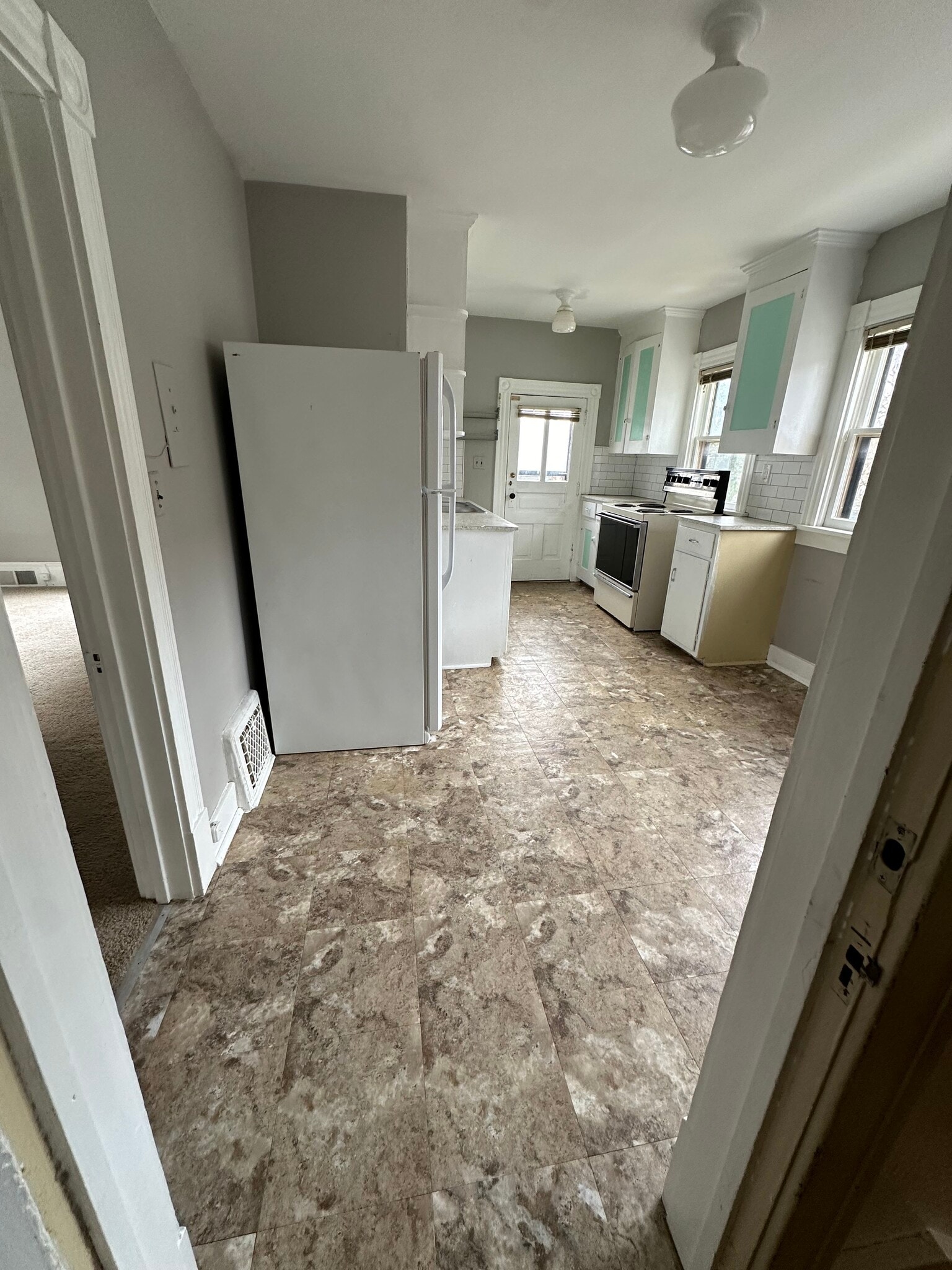 Kitchen - 829 Miller Ave