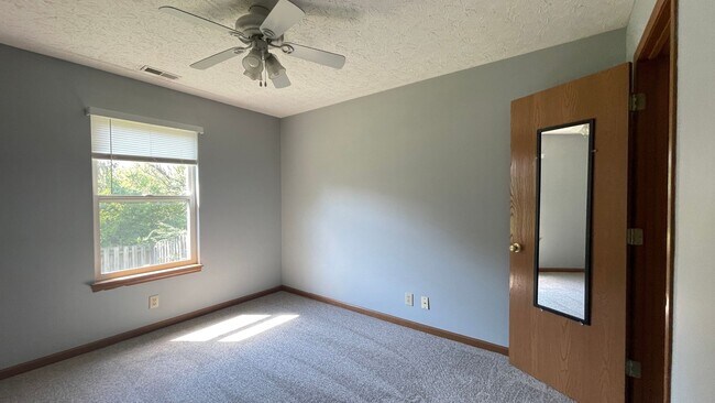 Building Photo - 2417 Depauw Dr