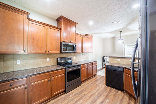 Building Photo - 2 Brentview Dr