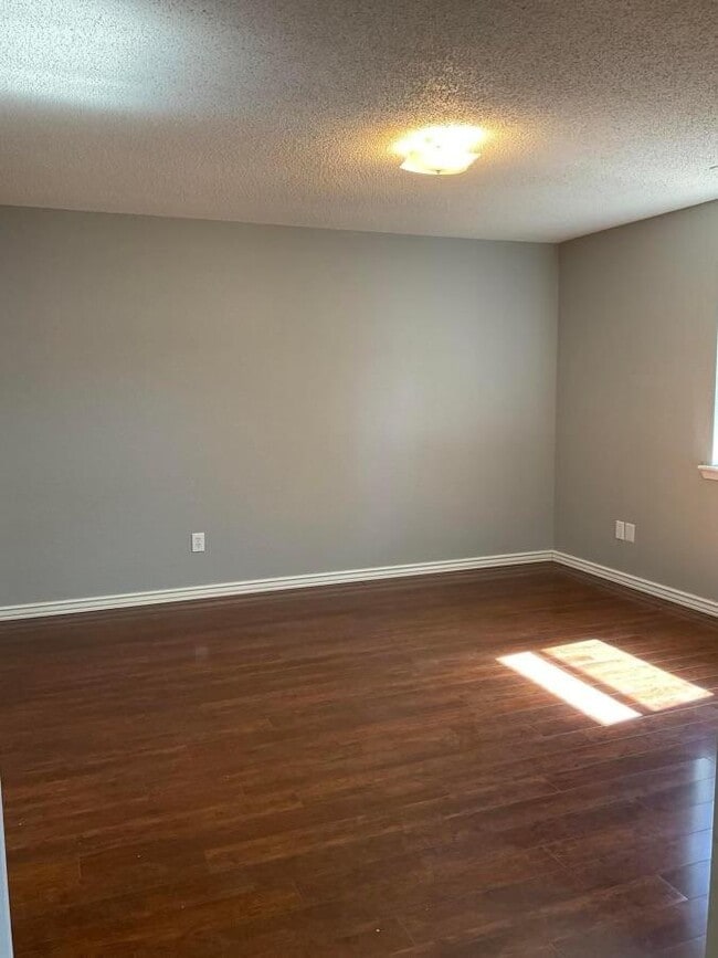 3 bedrooms - 921 Century Dr