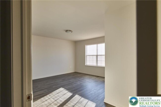 Building Photo - 6639 Stein Way