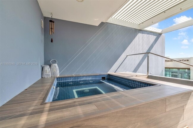 Building Photo - 650 NE 32nd St