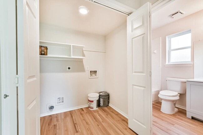 Building Photo - 106 Mango St