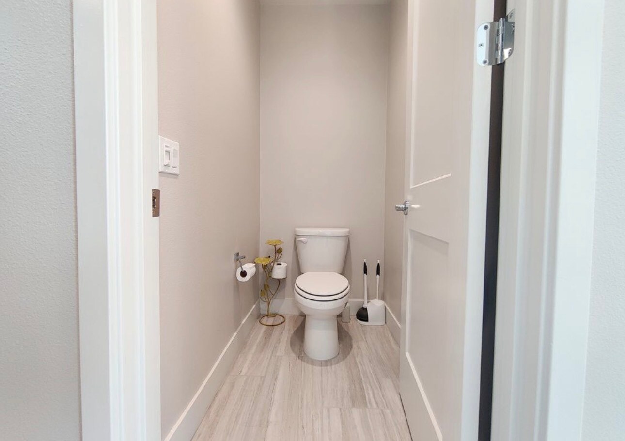 Building Photo - 371 Novel