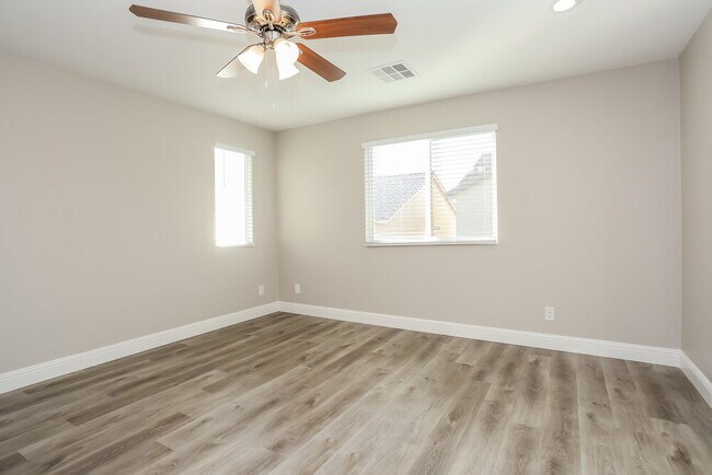 Building Photo - 10811 Cather Ave